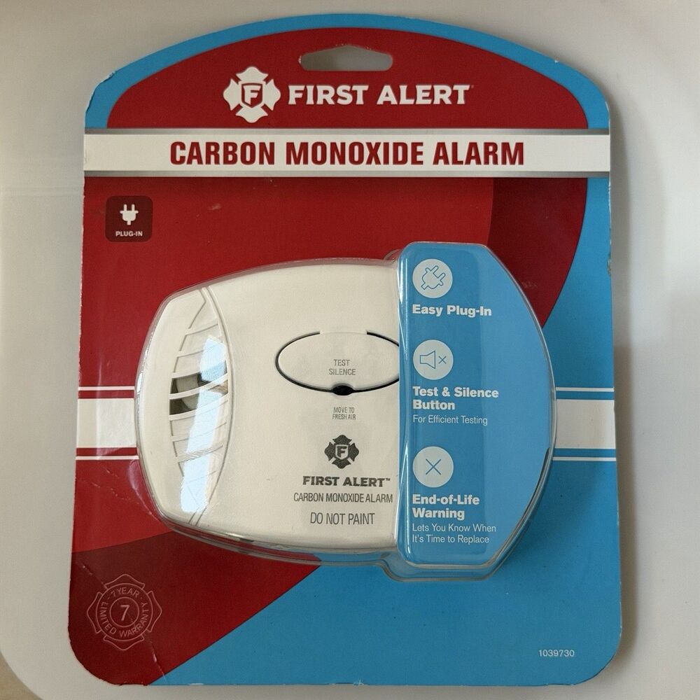 First Alert CO600 Plug-In Carbon Monoxide Alarm Detector Sealed